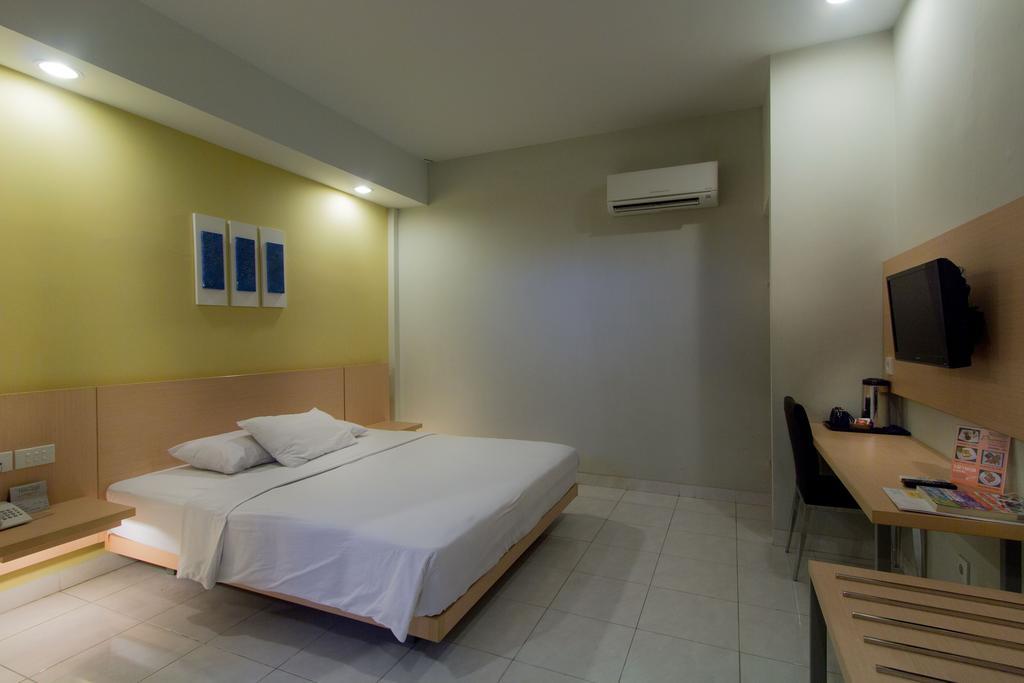 Hotel Quirin Semarang Pokoj fotografie